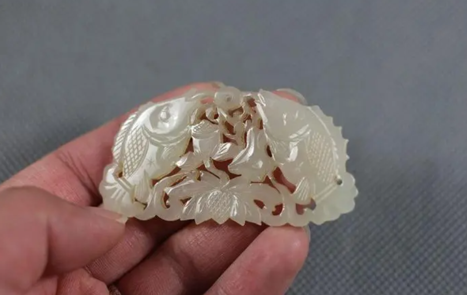 中国古代玉器文化：双鱼玉佩_百科TA说