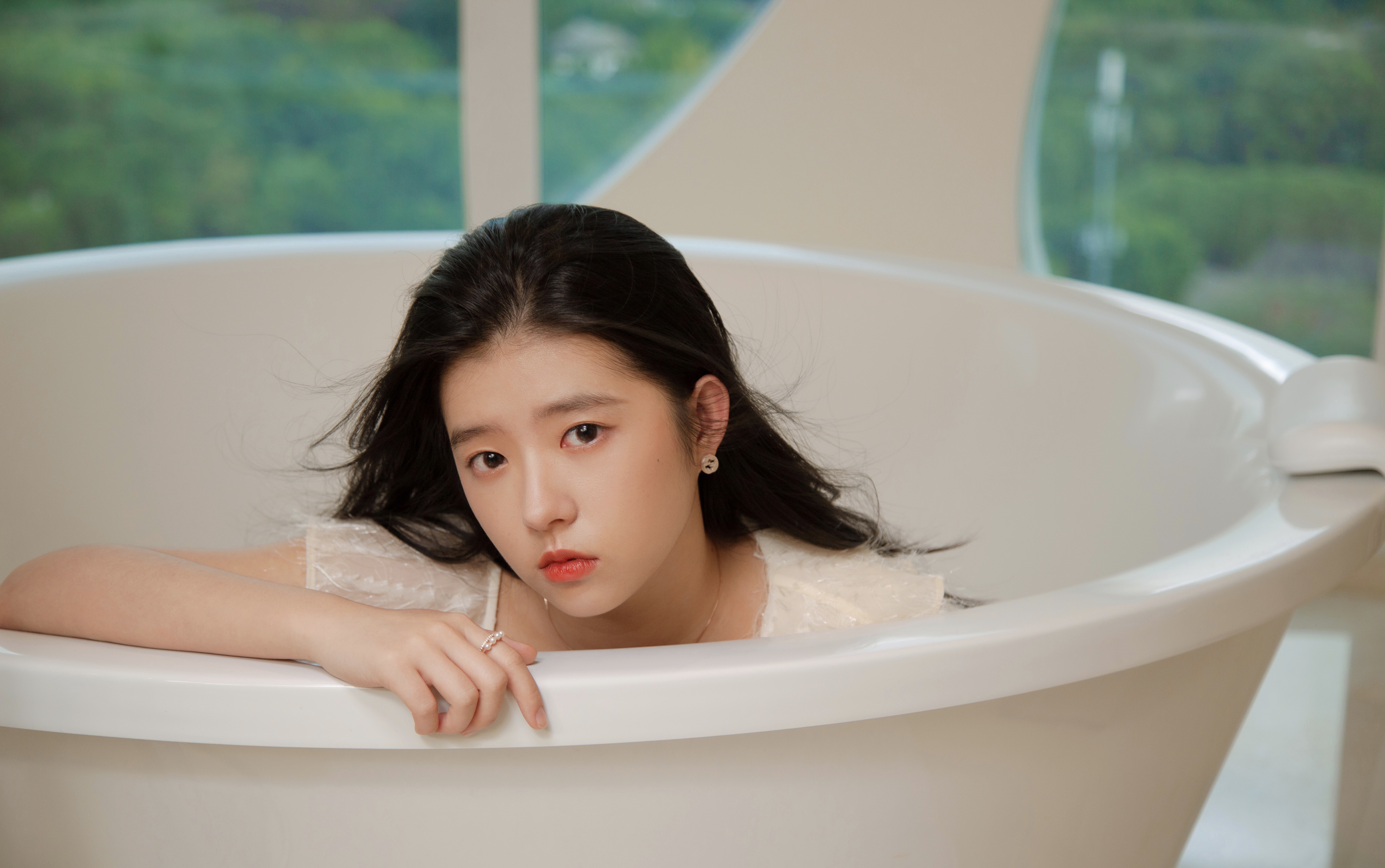 id="gnto7a3le6">何蓝逗,本名何蓝,1999年10月16日生于广东省惠州市