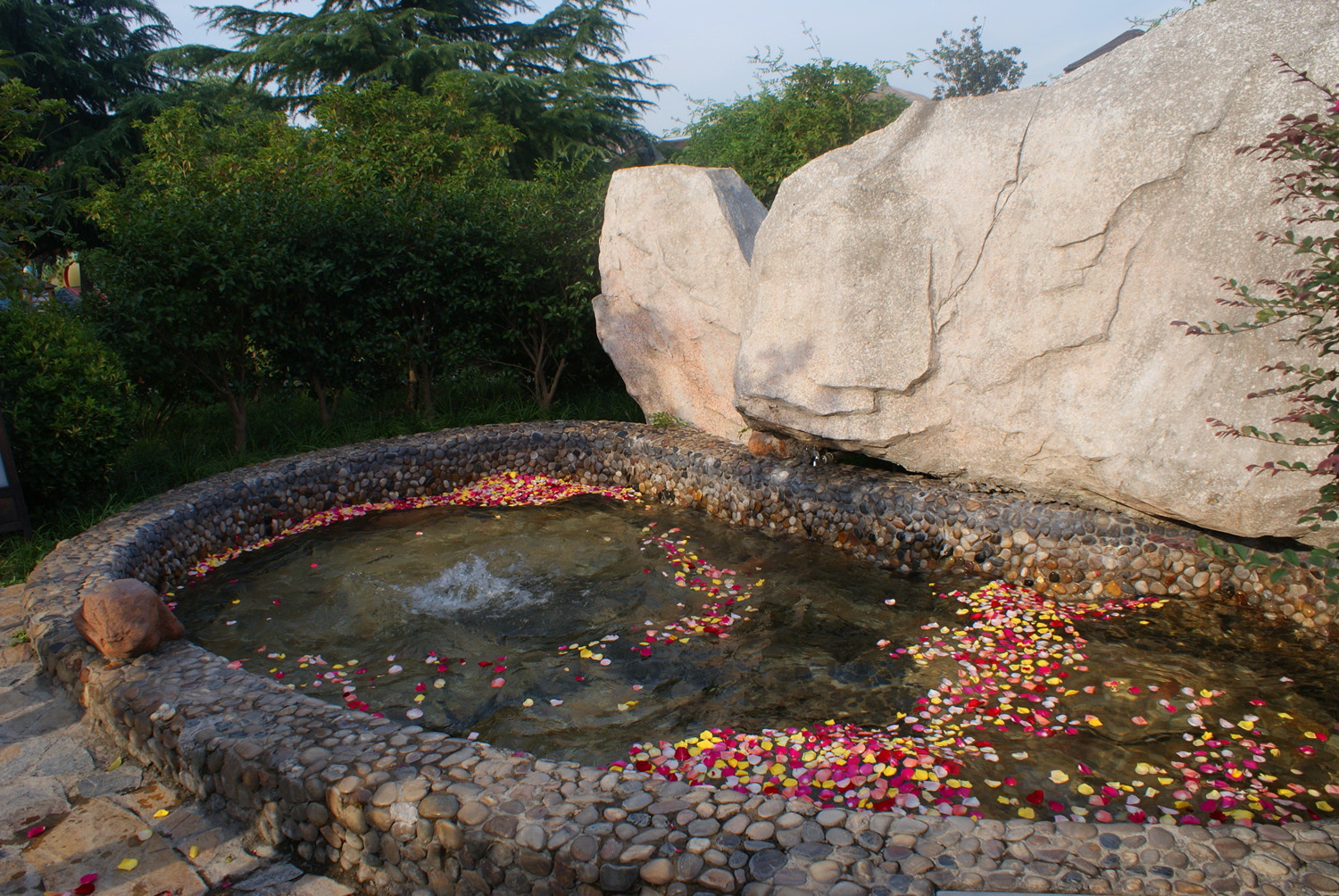 温泉旅游景区位于湖北省 a target="_blank" href="/item/孝感市