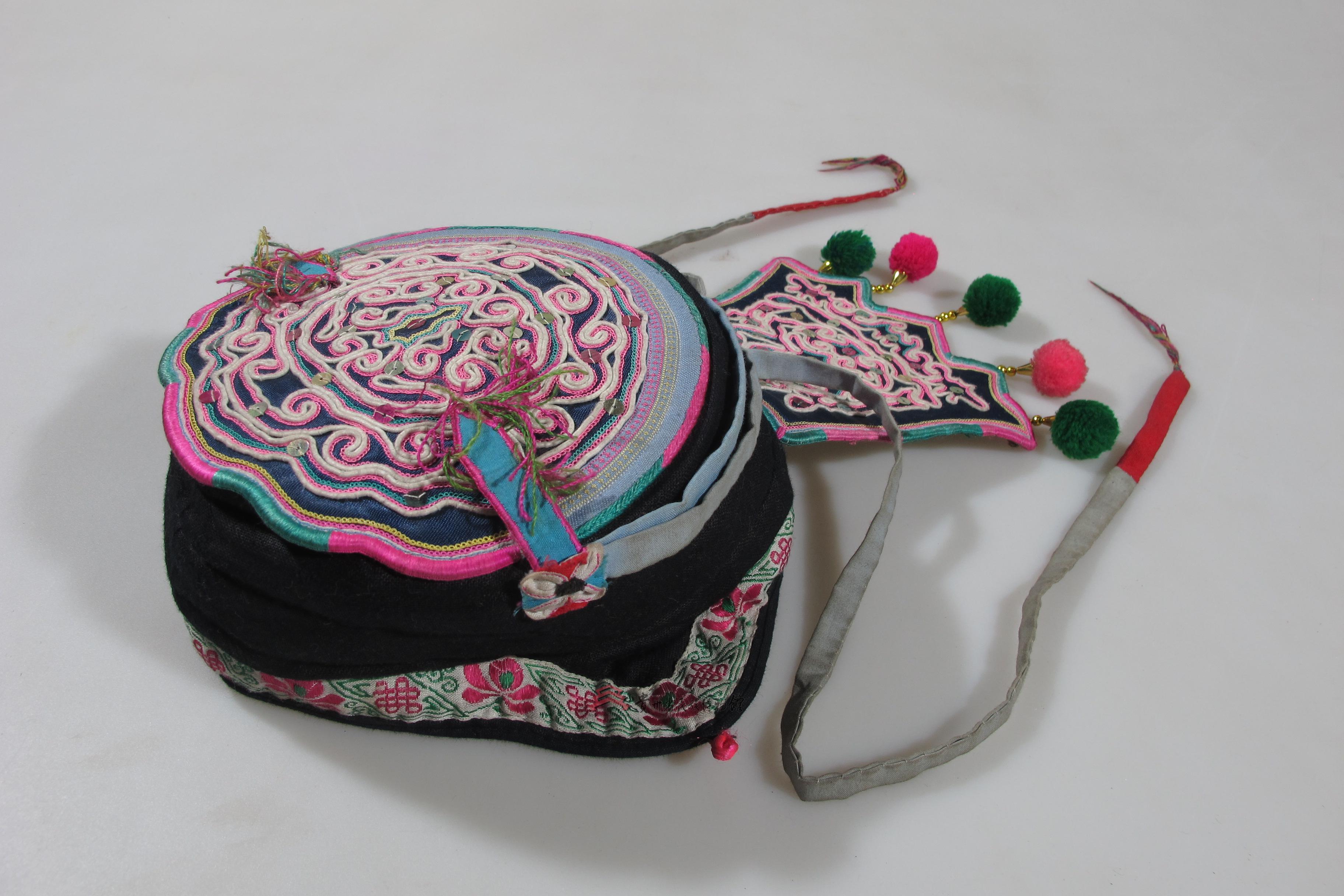 当代黎平侗族缠绣锁绣云花纹棉帽