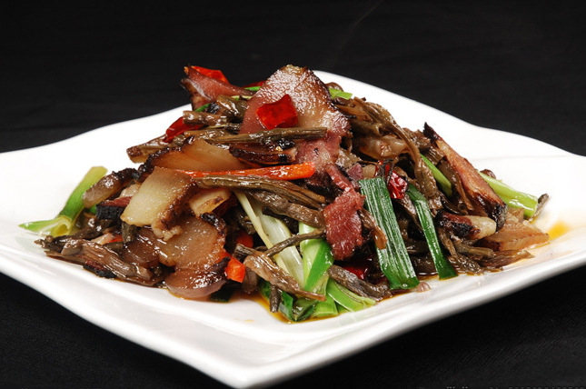 腊肉豆豉炒香椿