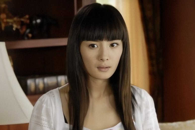 笑着活下去 /a>》中人物,由 a target="_blank" href="/item/杨幂