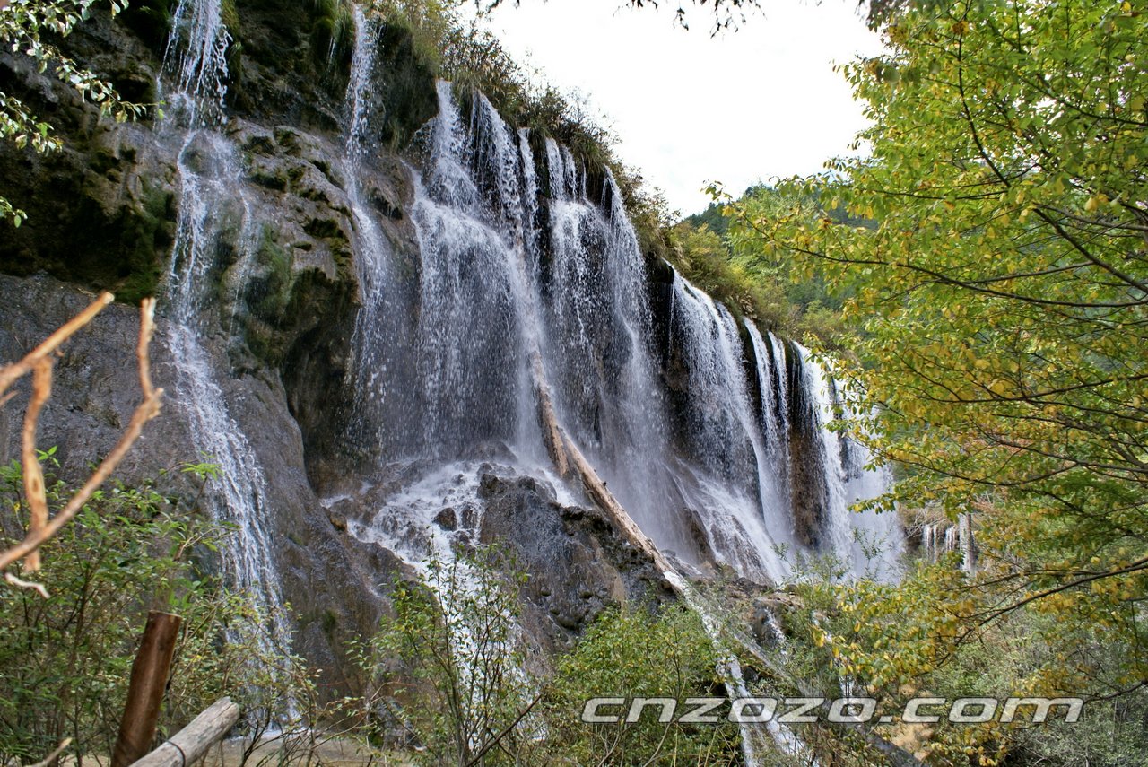 四川诺日朗瀑布