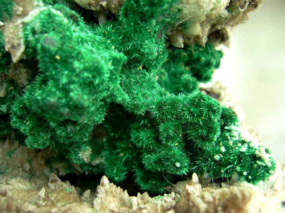  p>氯铜矿是一种稀有矿物, a href="#" data-lemmaid="9647432">斜方