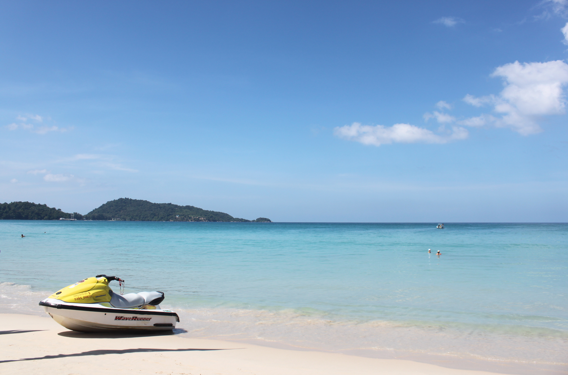 巴东海滩位于泰国普吉岛的西海岸,距普吉城约12公里.