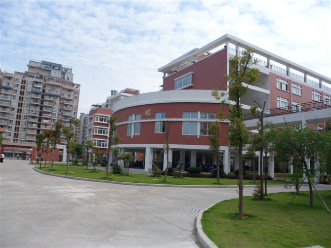  p>福清市滨江初级中学是2008年8月经福清市委,市政府批准成立的,由 a