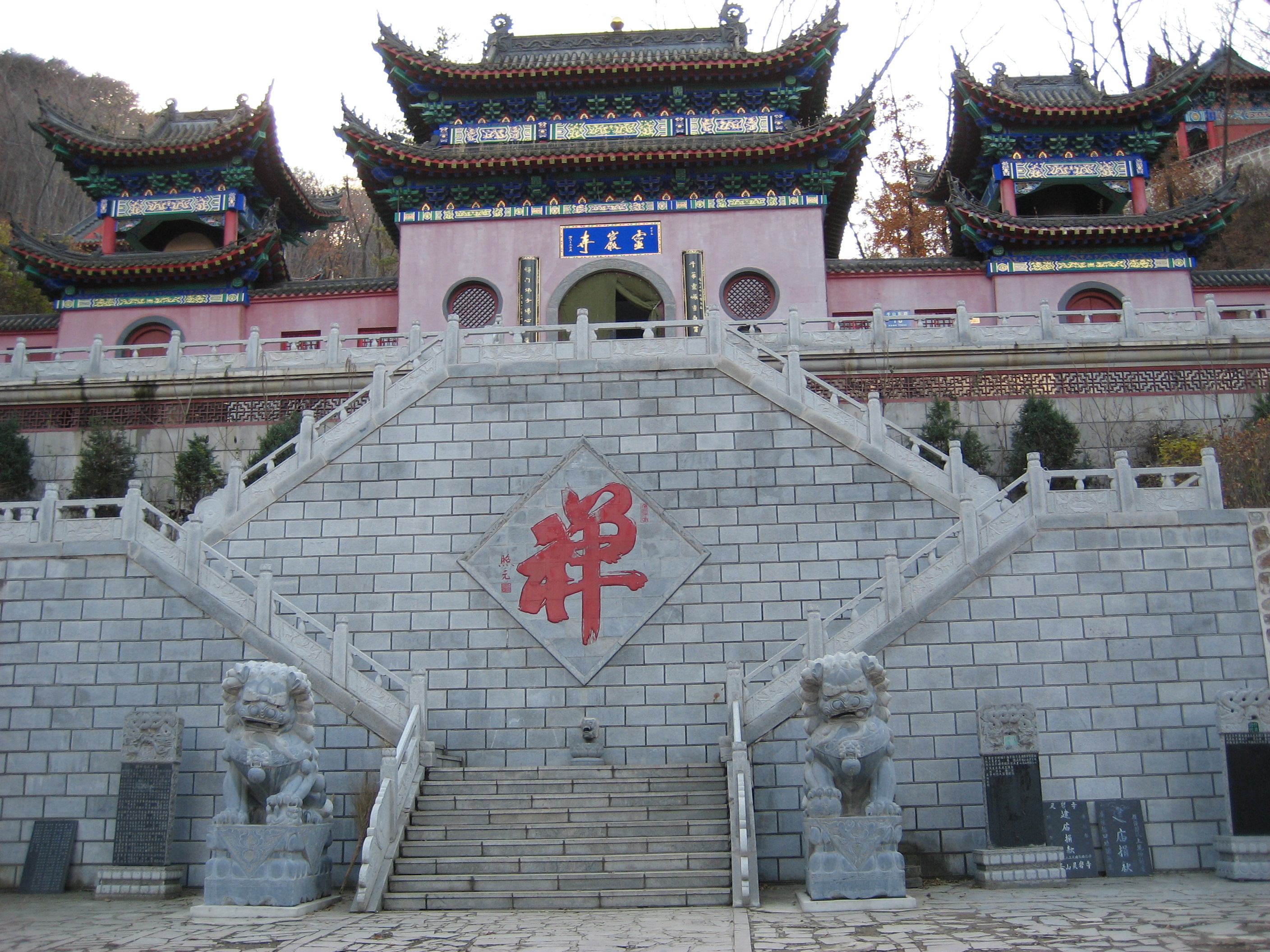  p>千山位于辽宁省 a target="_blank" href="/item/鞍山市">鞍山市 