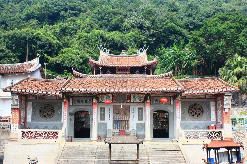  p>石室岩位于 a href="#"> /a>福建省莆田市城厢区龙桥街道下磨村大