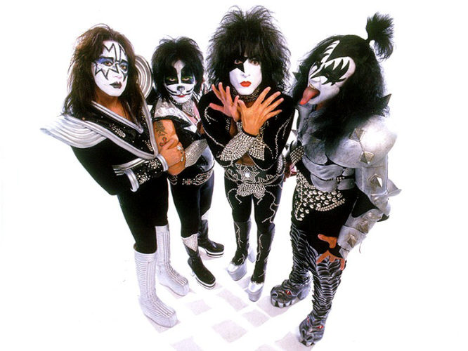  p>kiss是美国最著名最有影响力的乐队之一,是美国摇滚发展历程中不可