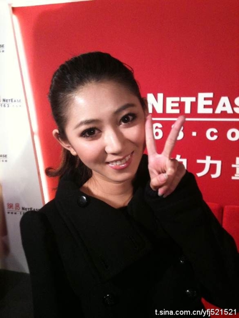  p>闫凤娇,1985年6月24日出生于中国吉林延边.模特,化妆师,演员.