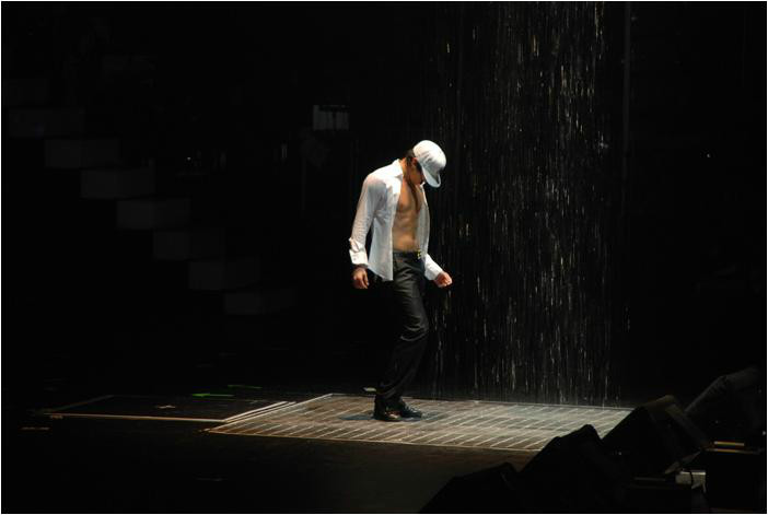  p>郑智薰(rain),1982年6月25日出生于韩国首尔,韩国流行男歌手,演员