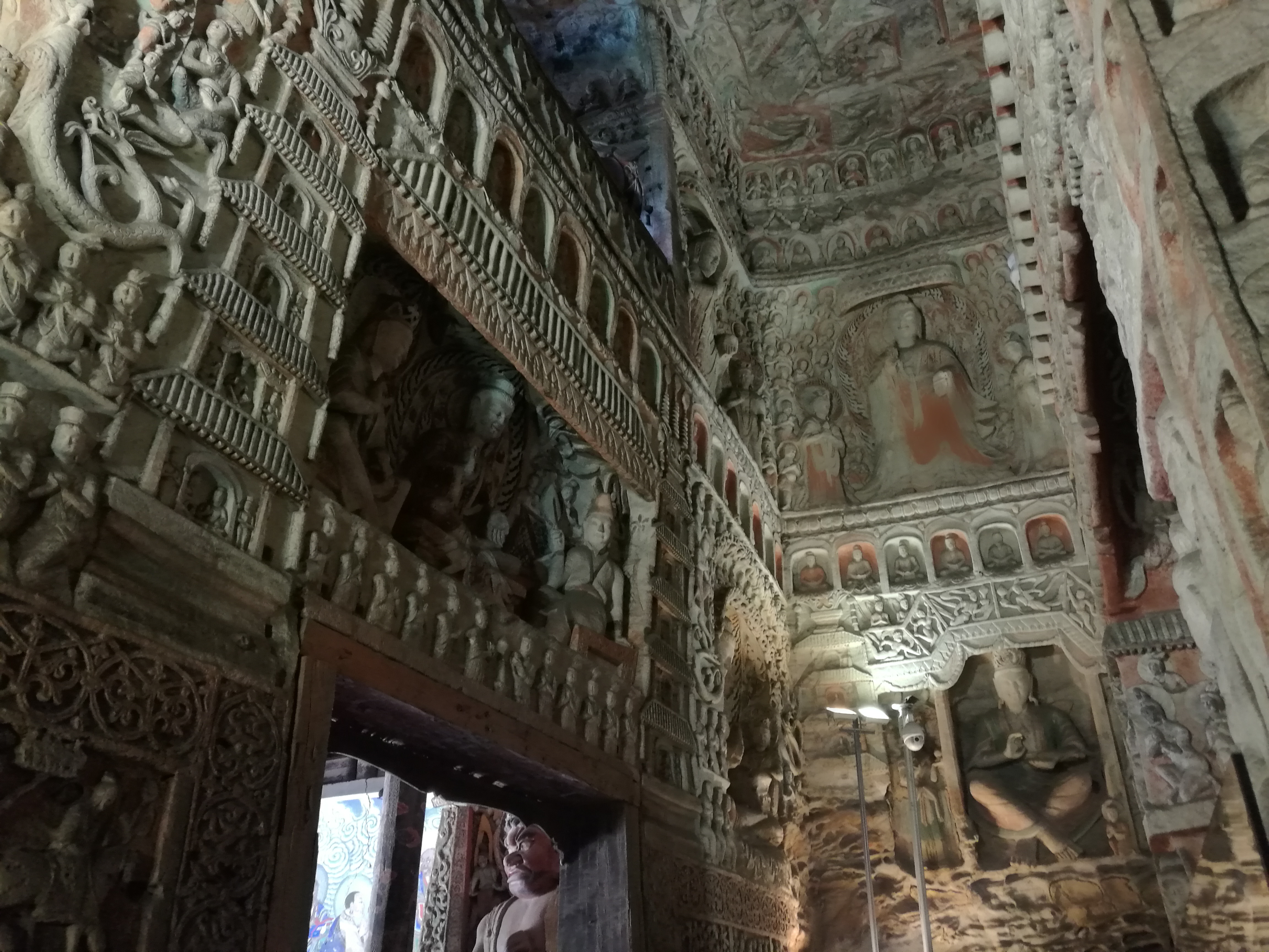  p>云冈石窟位于山西省大同市城西约16公里的武州(周)山南麓,武州川的