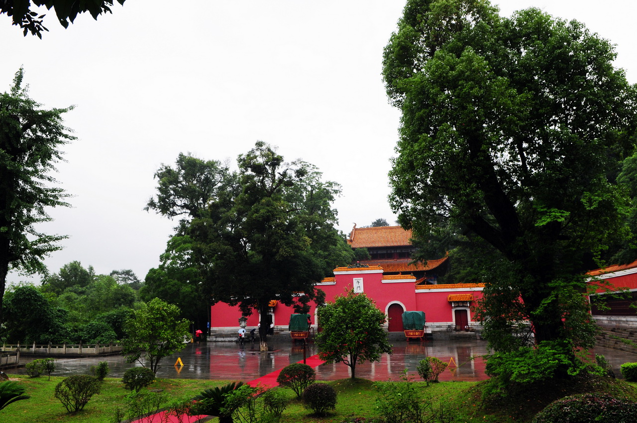  p>炎帝陵,位于湖南省株洲市 a target="_blank" href="/item/炎陵县