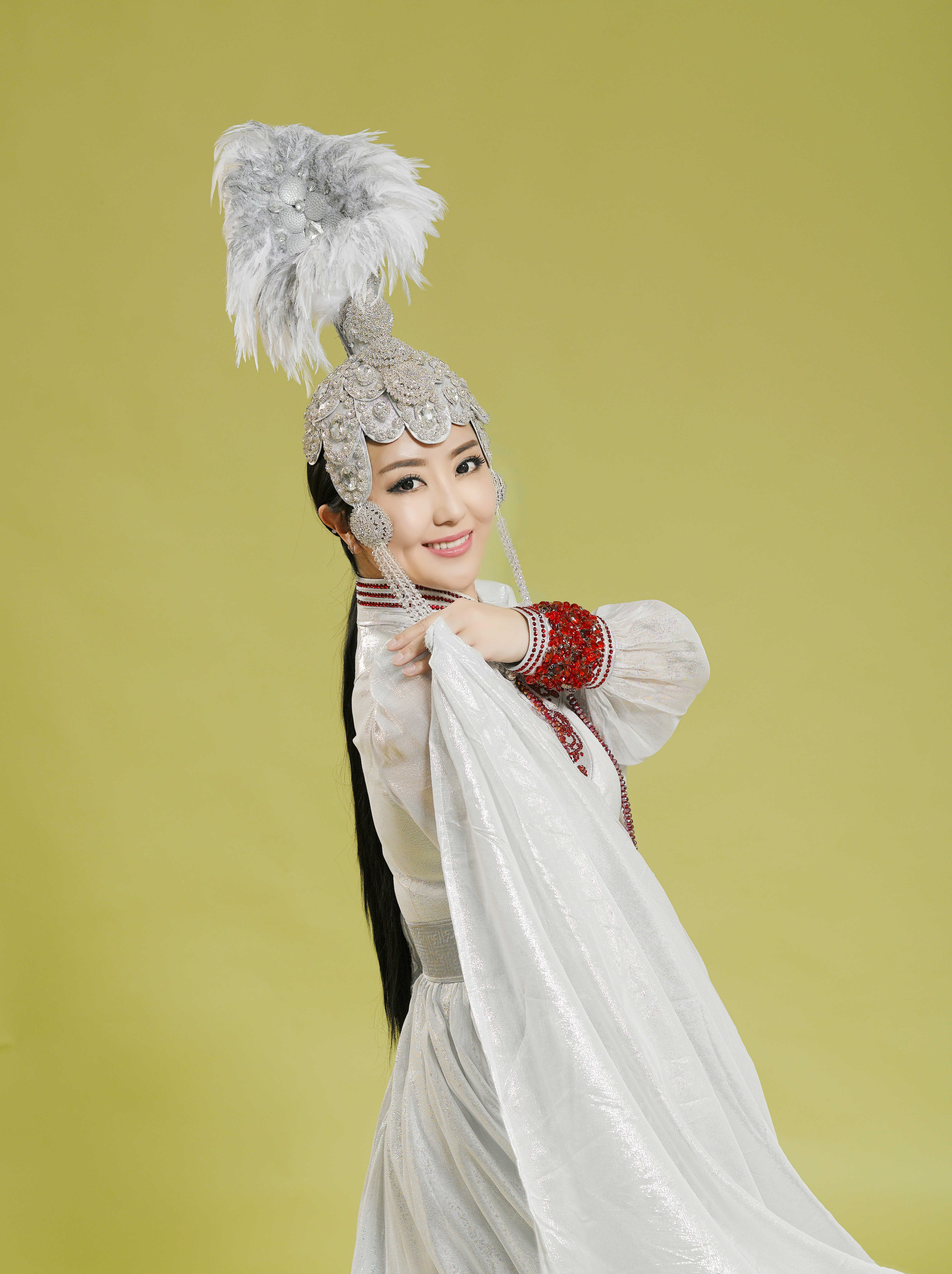  p>格格,原名蒙克其其格,8月1日出生于内蒙古乌兰布统大草原, a