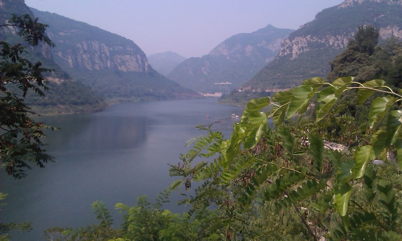  p>青塔湖景区位于河北省邯郸市涉县县城东北8公里处,主要景观有百丈