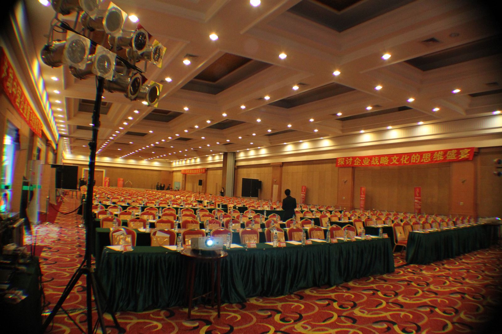  p>上海唐朝酒店是上海首家以 a target="_blank" href="/item/唐朝