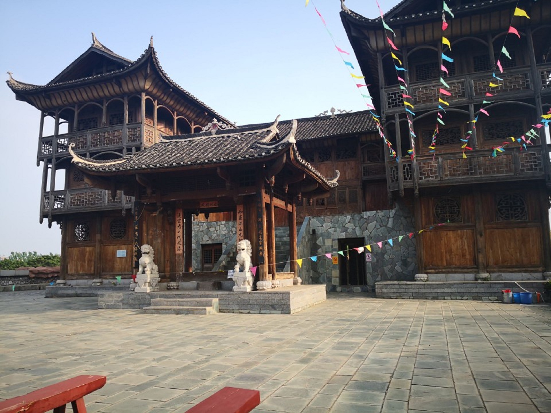  p>中华民族园坐落在北京市 a target="_blank" href="/item/亚运村