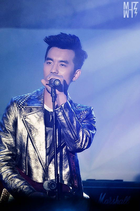 (tan),1993年1月10日出生于天津市,中国内地男歌手,魔力炭乐队主唱