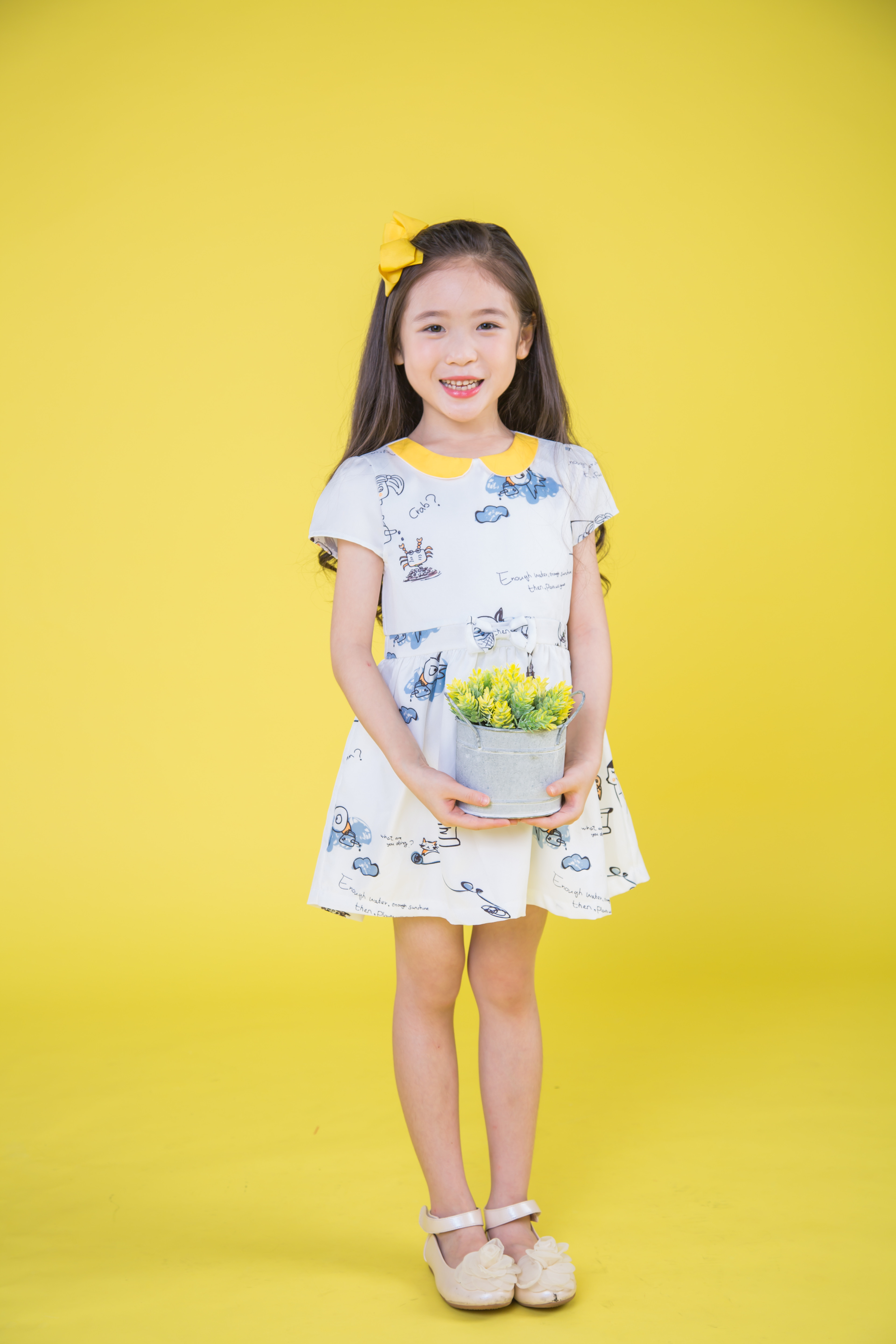  p>邓文怡,2009年11月14日出生于香港,童星,中国香港女歌手.