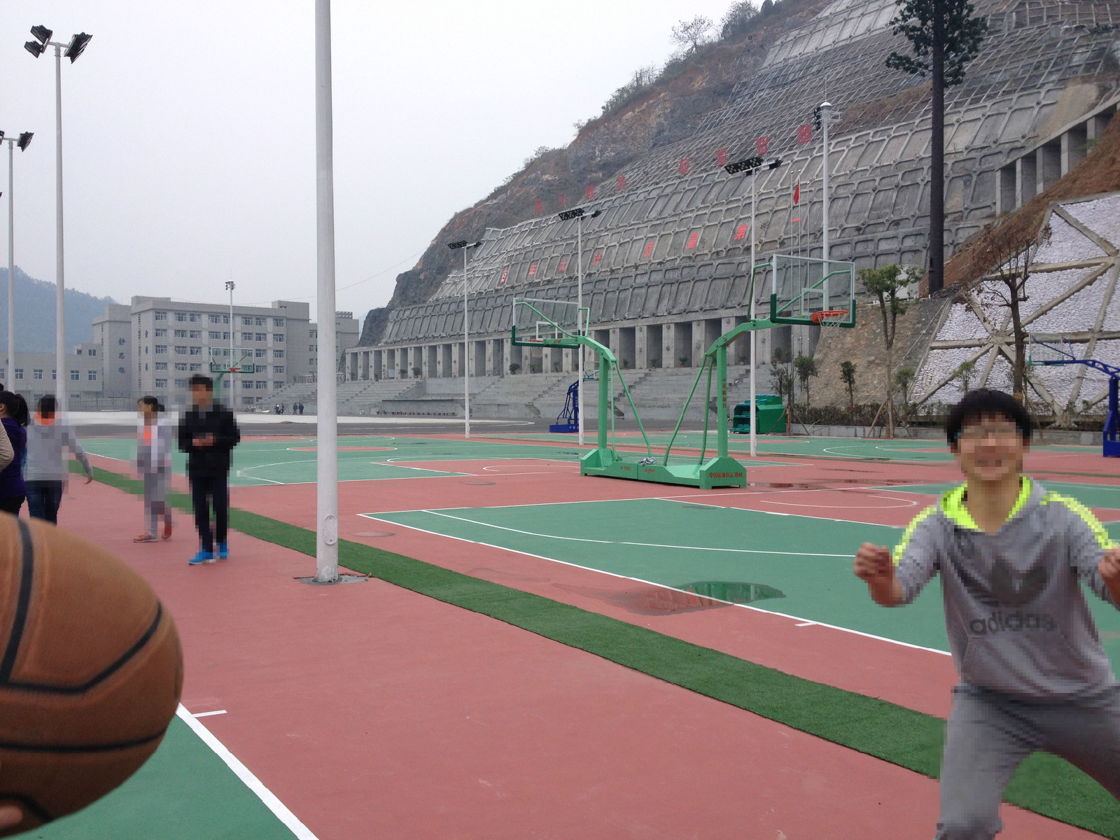  p>陕西省白河县高级中学位于 a target="_blank" href="/item/秦头楚