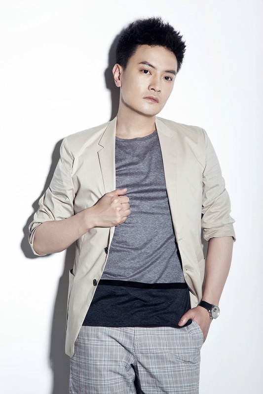  p>汤非, a target="_blank" href="/item/江苏">江苏 /a>扬州人,原