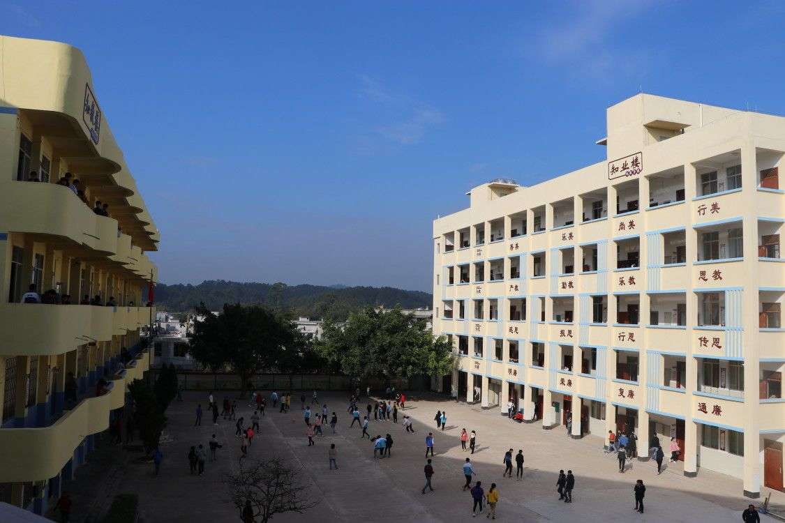 藤县象棋镇第一初级中学