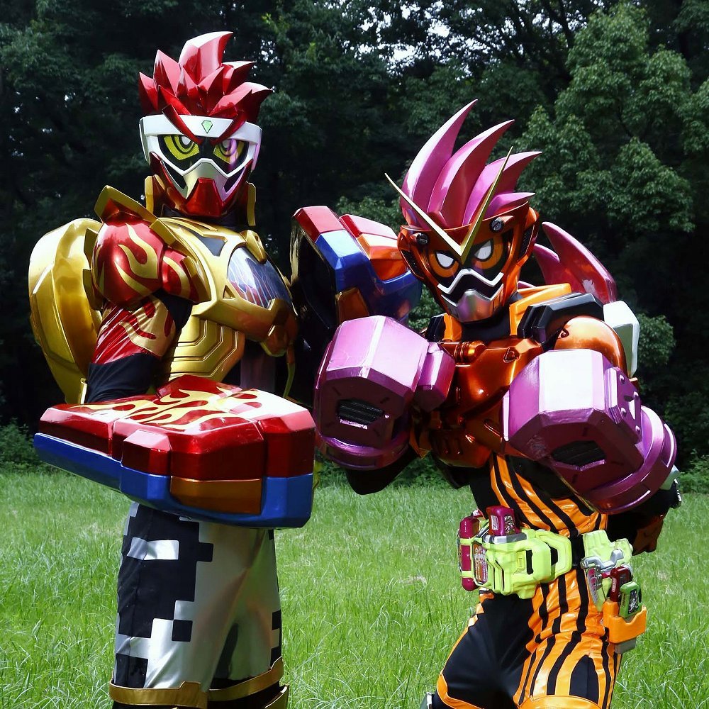 中登场的主角假面骑士