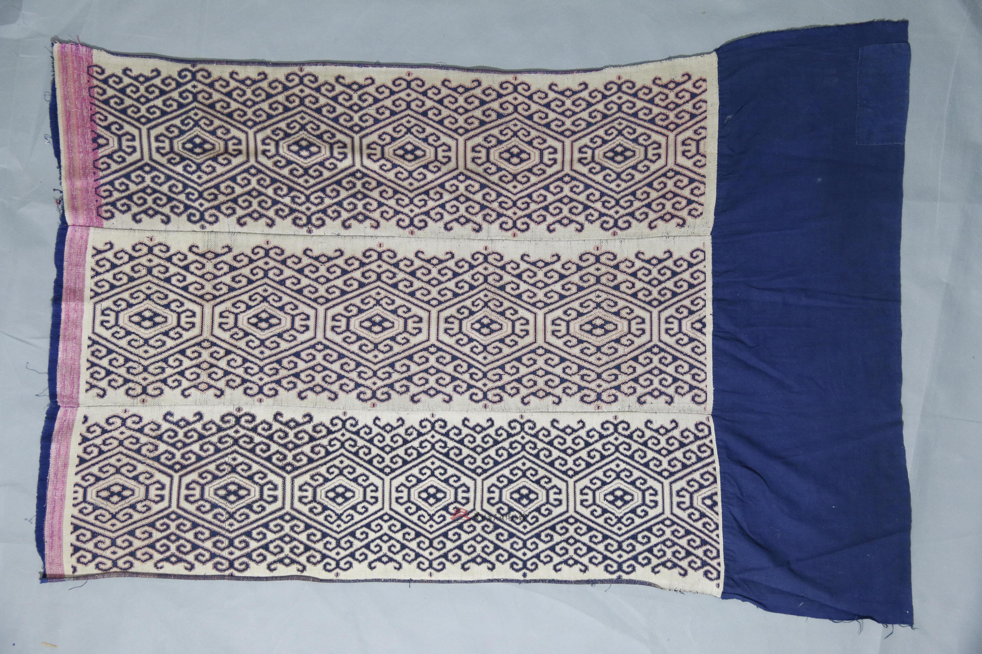 当代松桃土家族几何纹织锦