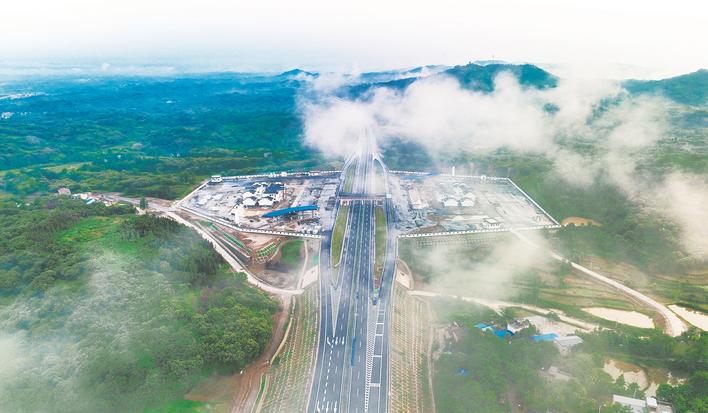 又称"武大高速",是中国湖北省境内连接武汉市黄陂区和孝感市大悟县的