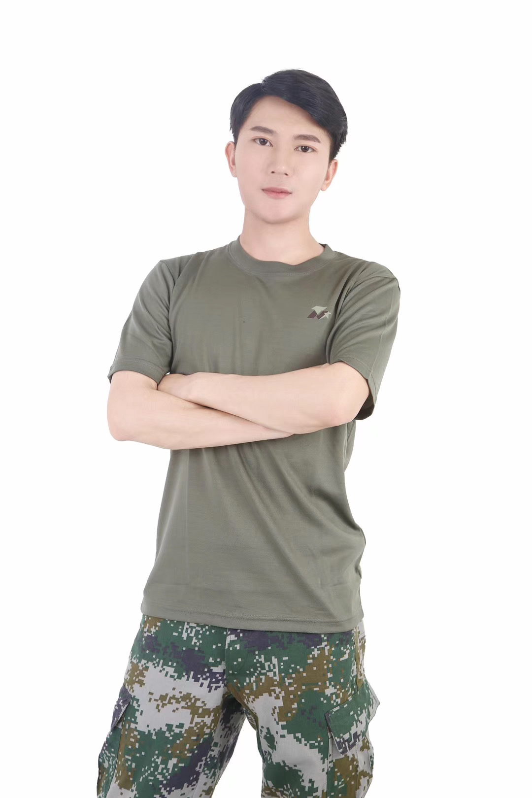  p>张雨哲,出生于江苏盐城,记者,中国内地男导演