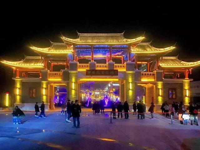  p data-id="gnbbucj4xq">秀山中国微电影城位于秀山现代物流园区内
