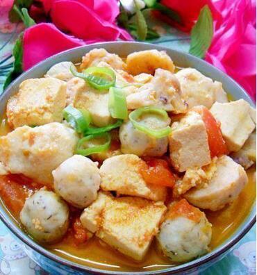  p>鱼丸烧豆腐是由豆腐,鱼丸等为主要食材做成的一道菜品,属于家常菜.