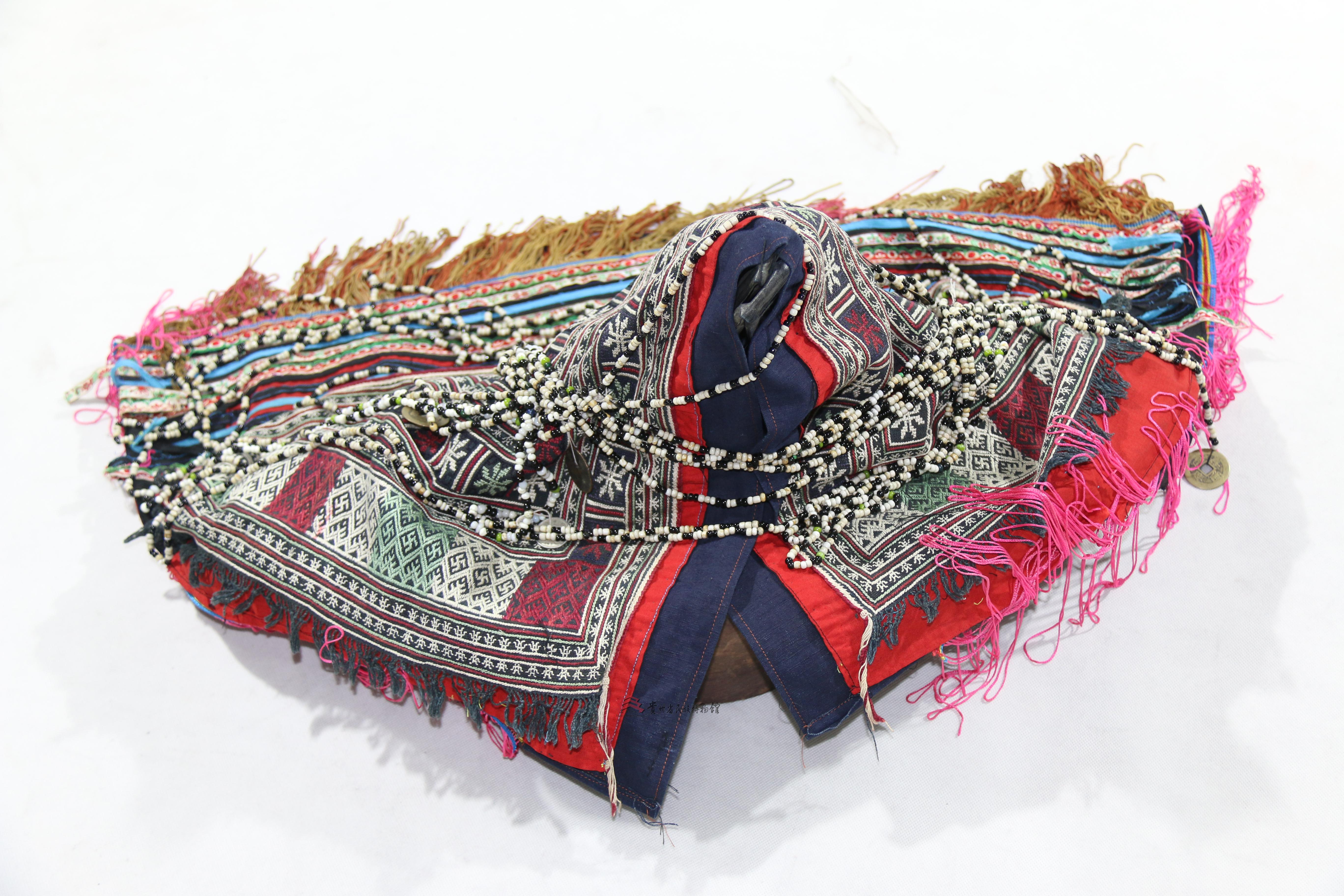 当代从江瑶族挑花八角纹珠穗角帽