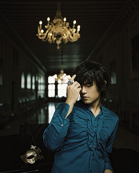  p>周杰伦(jay chou),1979年1月18日出生于台湾省新北市,祖籍福建省