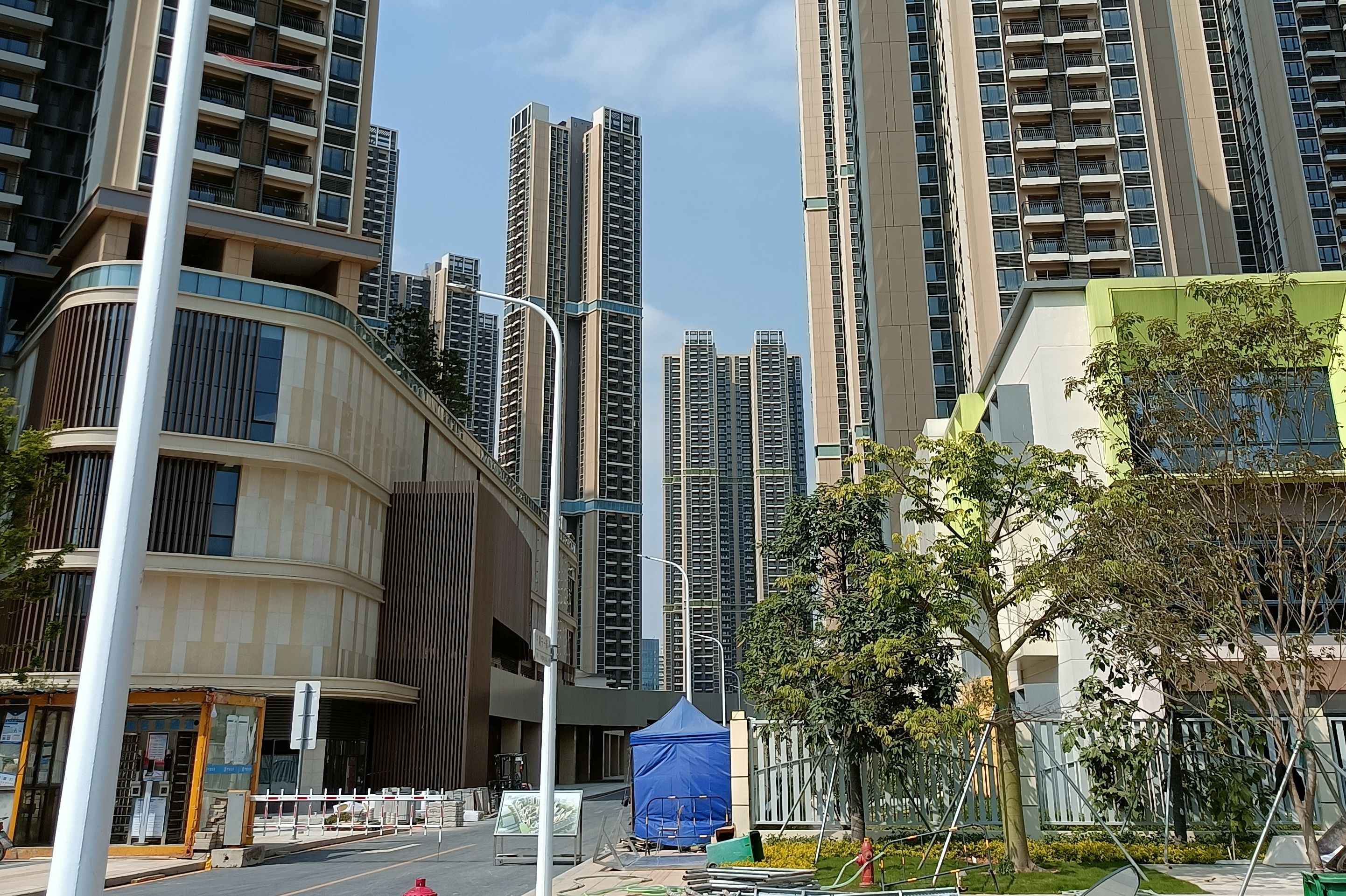  p data-id="tvezlwlalt0d">凤凰英荟城项目位于深圳市光明区凤凰街道