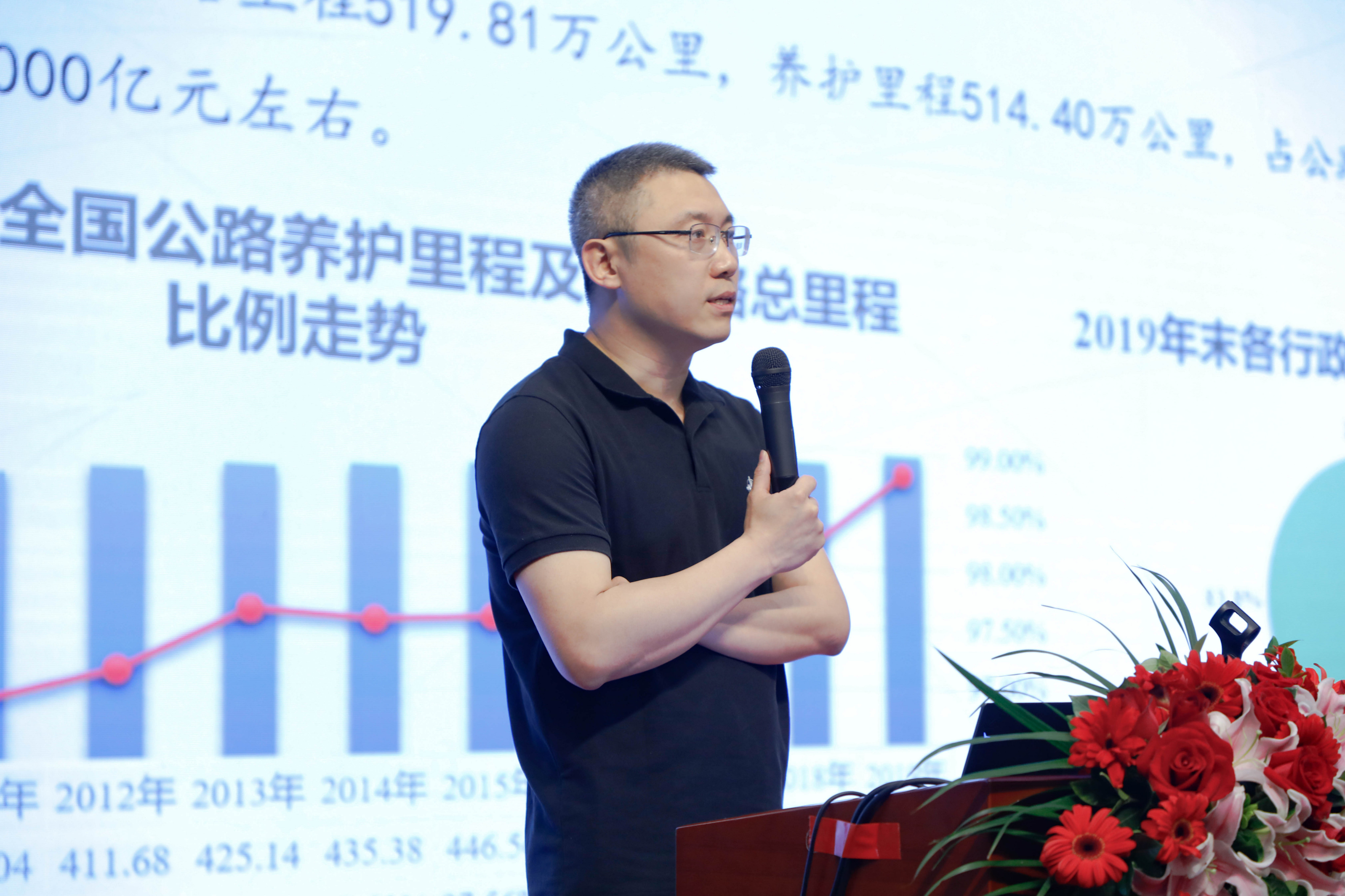 现任中国交建公路路面养护技术研发中心和公路建设与养护技术,材料及