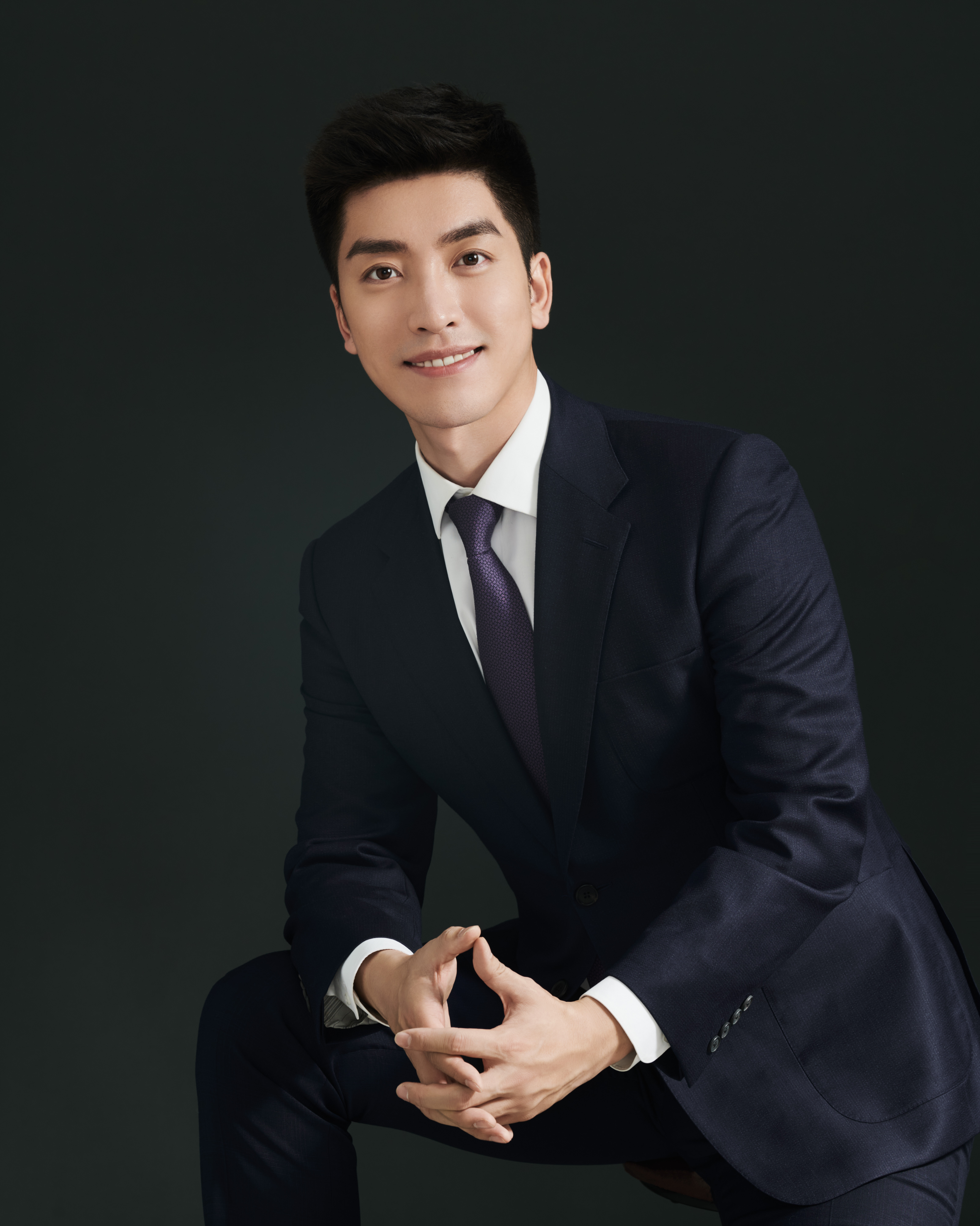 中央2财经频道男主持人(中央财经频道男主持人名单照片)