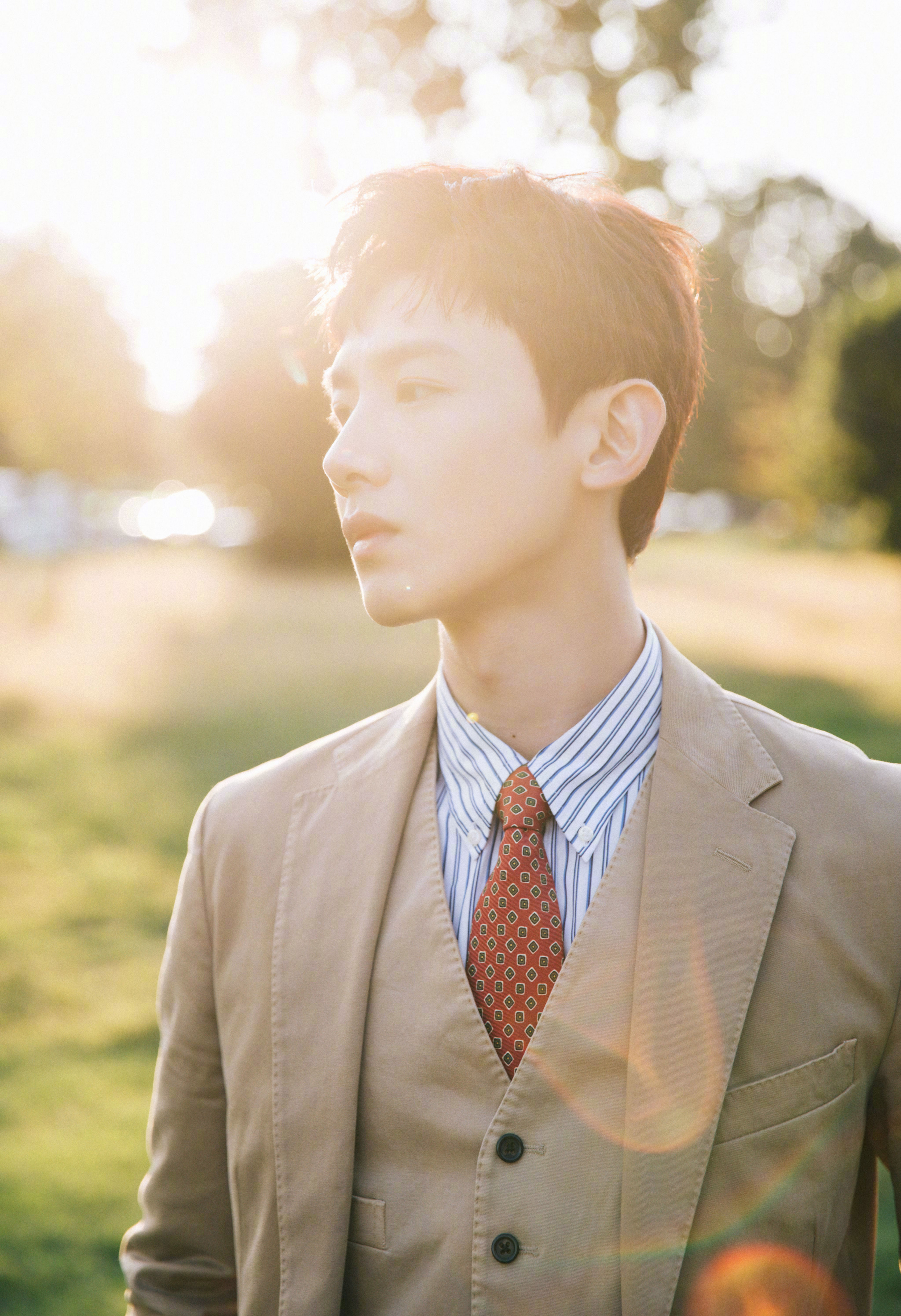  p>白敬亭,1993年10月15日出生于北京市怀柔区,中国内地男演员,毕业于