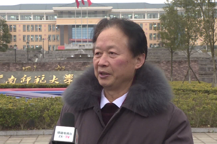  p>胡克州,现任云南师范大学附属镇雄中学党委书记,校长.