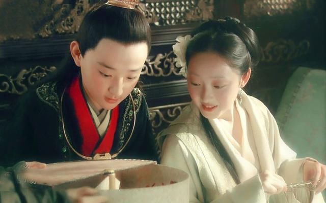 「红楼一梦」宝玉初试云雨是出自于袭人的引诱吗？_百科TA说
