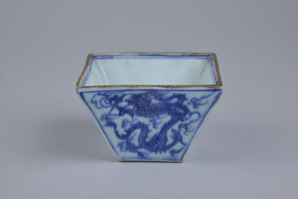 清青花龙纹瓷酒斗