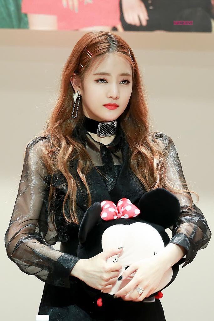 nicha yontararak),1997年10月23日出生于泰国曼