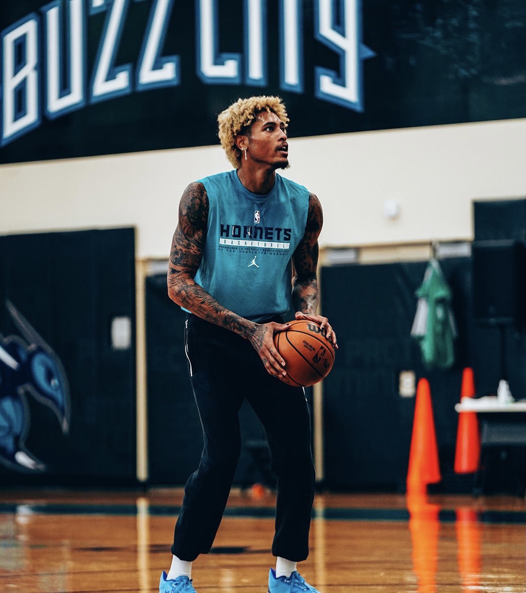  p data-id="gnfyand6iv">小凯利·乌布雷(kelly oubre jr.