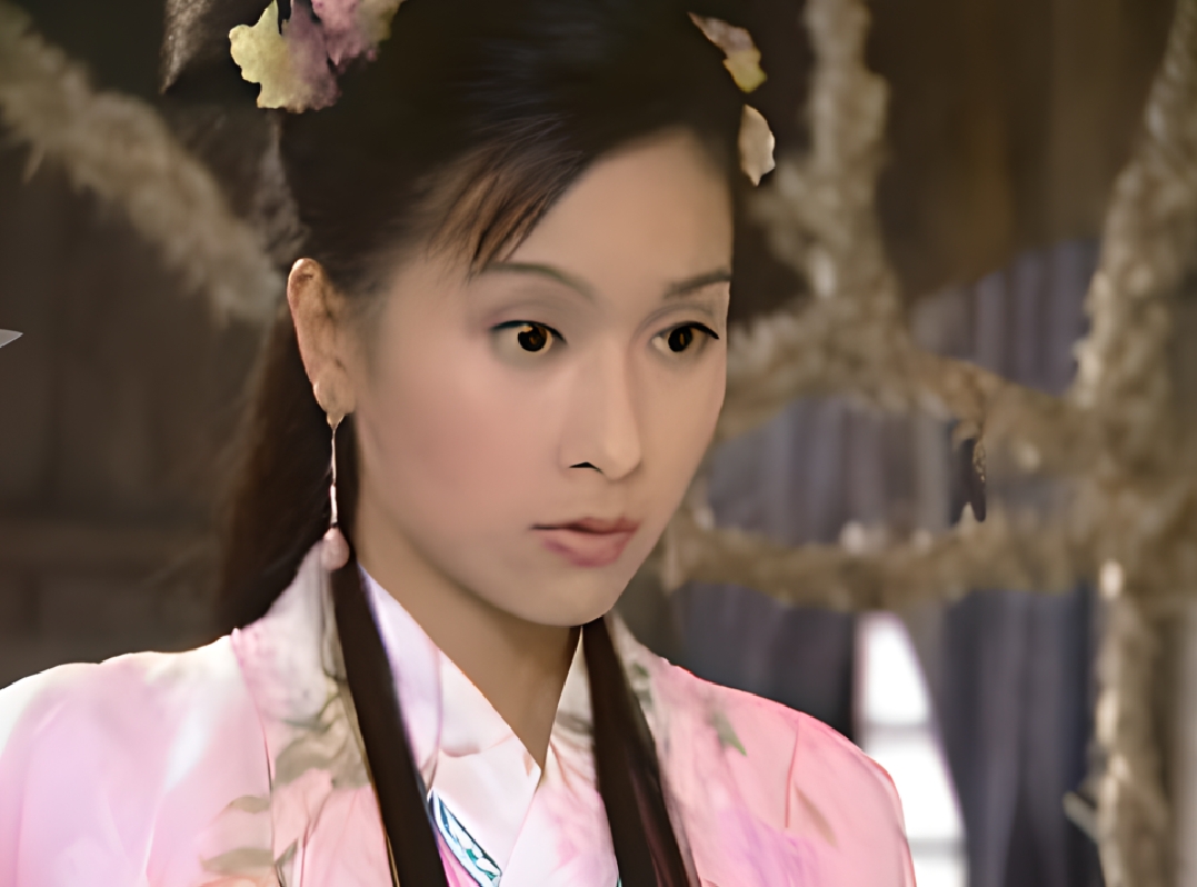 白羽彤,女,2002年电视剧《大醉侠》中的人物