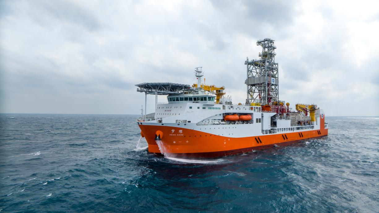  p data-id="tyl2bomobxbc">"梦想"号是中国自主设计建造的首艘超深水