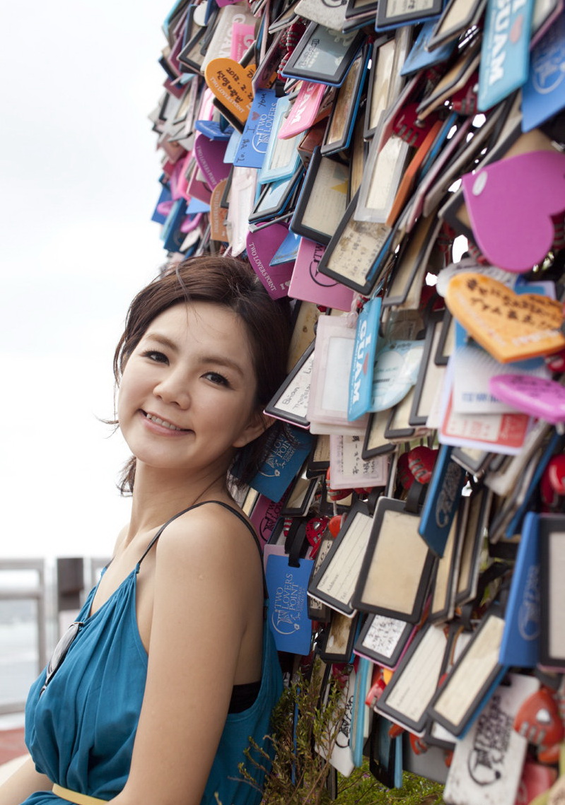  p>陈嘉桦(ella),1981年6月18日出生于台湾省屏东县,中国台湾女歌手