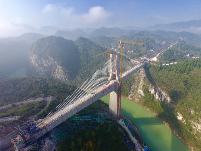  p>长湾澧水大桥位于湖南省张家界市桑植县,在中国的 a target="