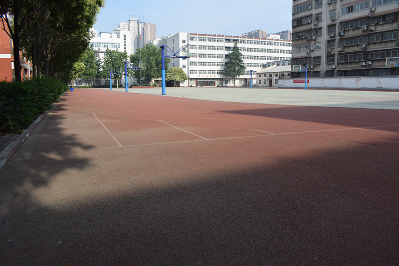  p>郑州市树人外国语中学(郑州七中二七校区)位于郑密路24号,西邻滨河