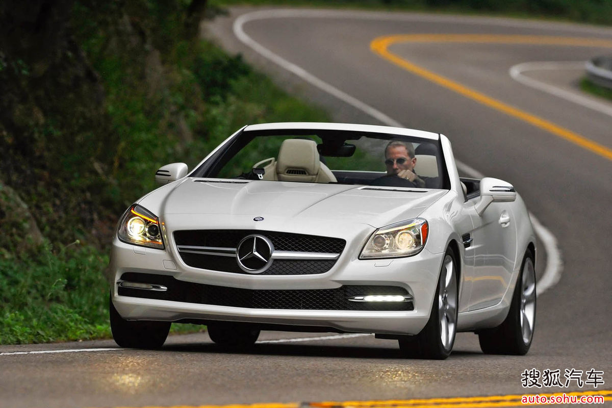  p>奔驰slk是全球首款大批量生产的硬顶敞篷 a href="#" data-lemmaid