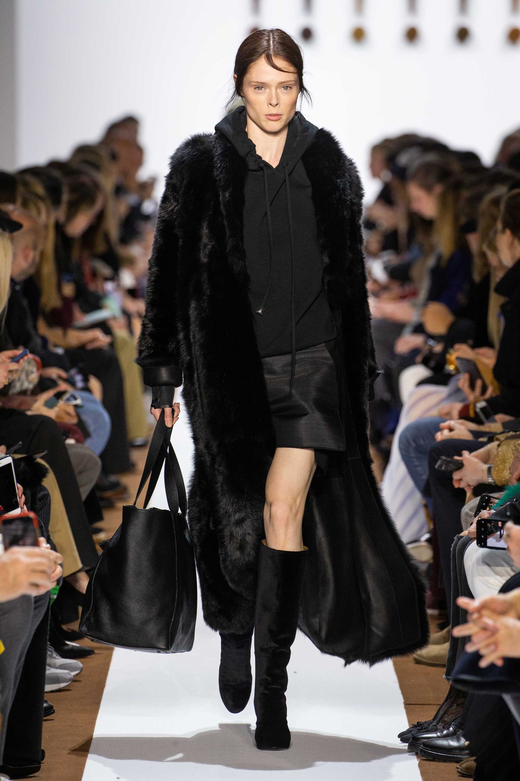 lemmaid="131482">瑞士 /a>一家族企业,是拥有80年制衣经验的服装品牌